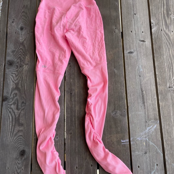 Alo goddess legging in pink - Picture 5 of 5